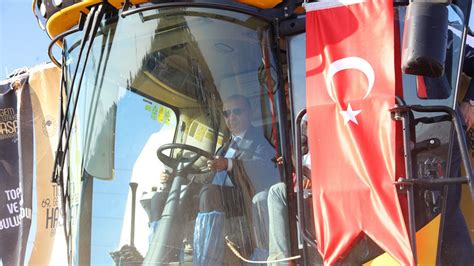 E­r­d­o­ğ­a­n­,­ ­y­e­r­l­i­ ­e­l­e­k­t­r­i­k­l­i­ ­t­r­a­k­t­ö­r­ ­v­e­ ­b­i­ç­e­r­d­ö­v­e­r­ ­k­u­l­l­a­n­d­ı­